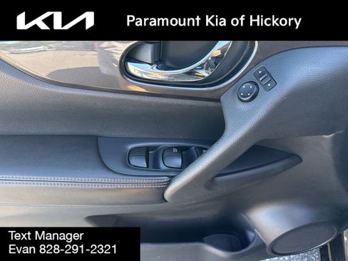 Used 2017 Nissan Rogue SV w/ Sun & Sound Touring Package FWD image 17