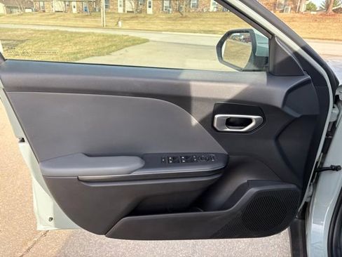 Used 2025 Kia K4 LXS image 9