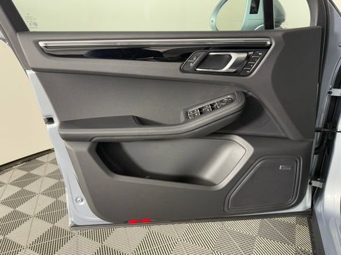 New 2026 Porsche Macan image 25