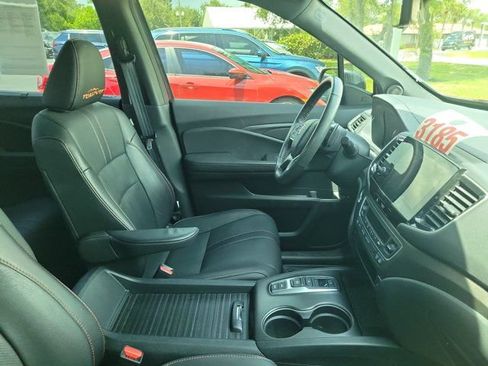 Used 2023 Honda Passport TrailSport image 3