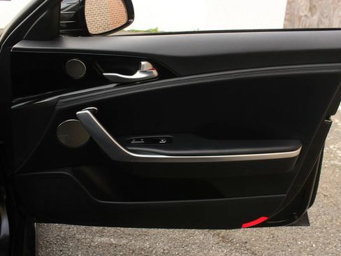 Used 2018 Kia Stinger Premium image 24