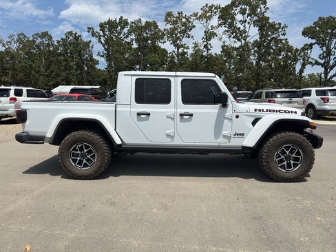 Used 2025 Jeep Gladiator Rubicon AWD/4WD image 4