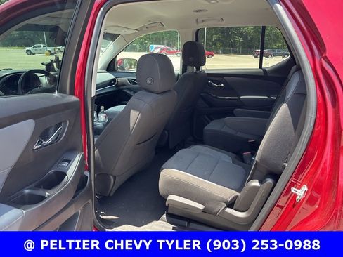 Used 2020 Chevrolet Traverse LT FWD image 18