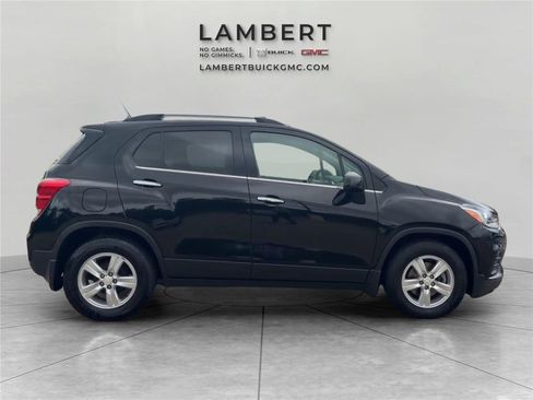 Used 2019 Chevrolet Trax LT w/ Sun & Sound Package FWD image 6