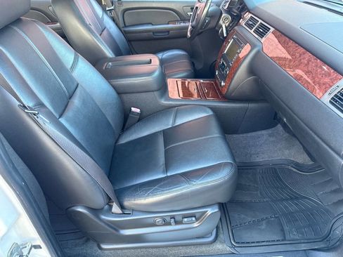 Used 2008 Chevrolet Avalanche LTZ w/ LTZ Preferred Equipment Group image 15