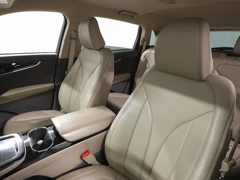 Used 2023 Lincoln Nautilus AWD w/ Premium Package image 12