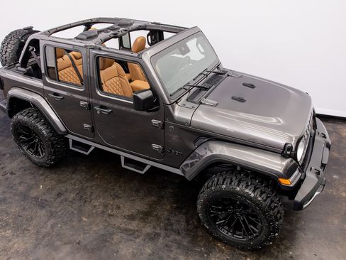 Used 2025 Jeep Wrangler Sahara image 26