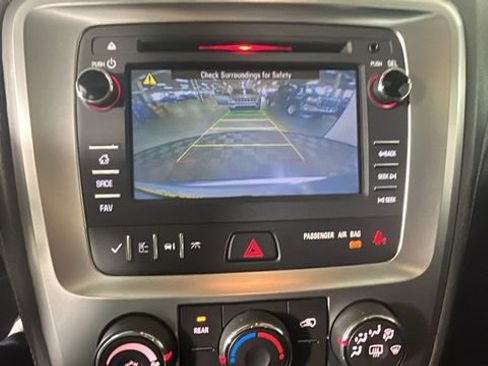 Used 2015 GMC Acadia SLE FWD image 20