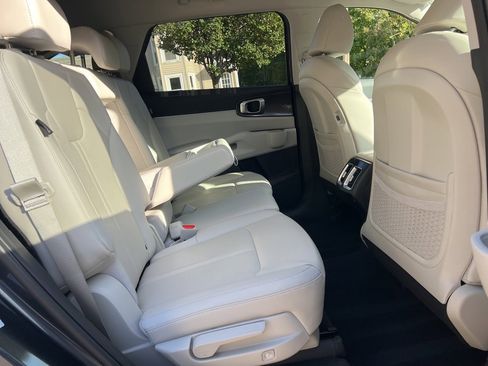 Certified 2025 Kia Sorento S image 24