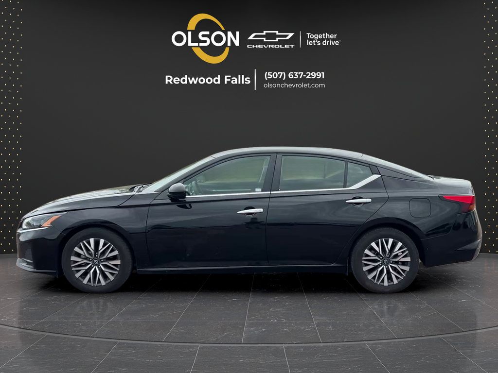 Used 2023 Nissan Altima 2.5 SV FWD image 2
