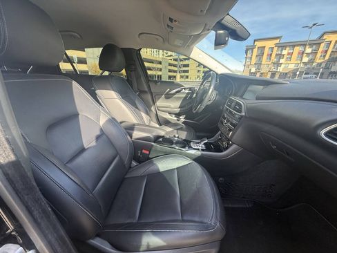 Used 2017 INFINITI QX30 AWD image 25