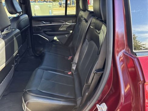 Used 2024 Jeep Grand Cherokee Overland image 16