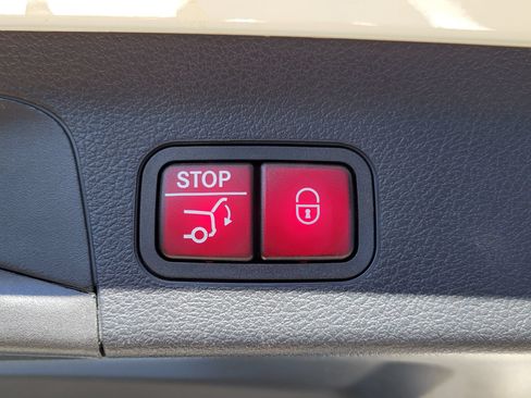 Used 2024 Mercedes-Benz GLS 450 4MATIC image 33