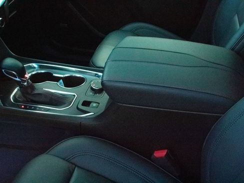 Certified 2024 Chevrolet Traverse RS image 23