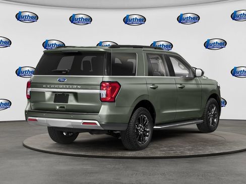 Used 2022 Ford Expedition XLT AWD/4WD image 2