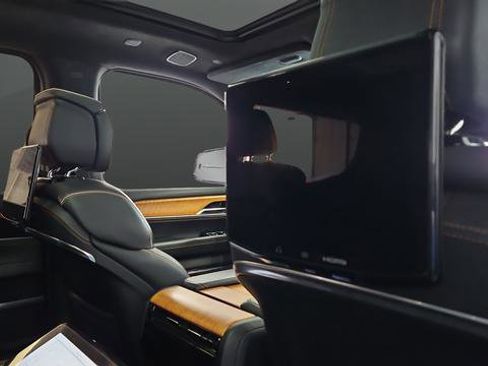 Used 2022 Jeep Grand Wagoneer Series III w/ Rear Seat Video Group 1 AWD/4WD image 31