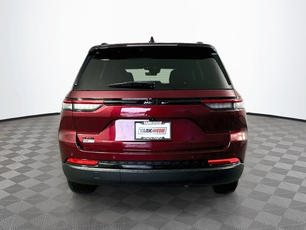 Certified 2025 Jeep Grand Cherokee Altitude AWD/4WD image 10
