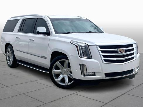 Used 2018 Cadillac Escalade ESV Luxury image 3