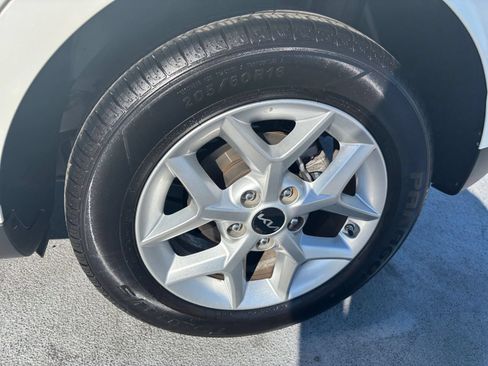 Used 2025 Kia Soul LX w/ LX Technology Package FWD image 28