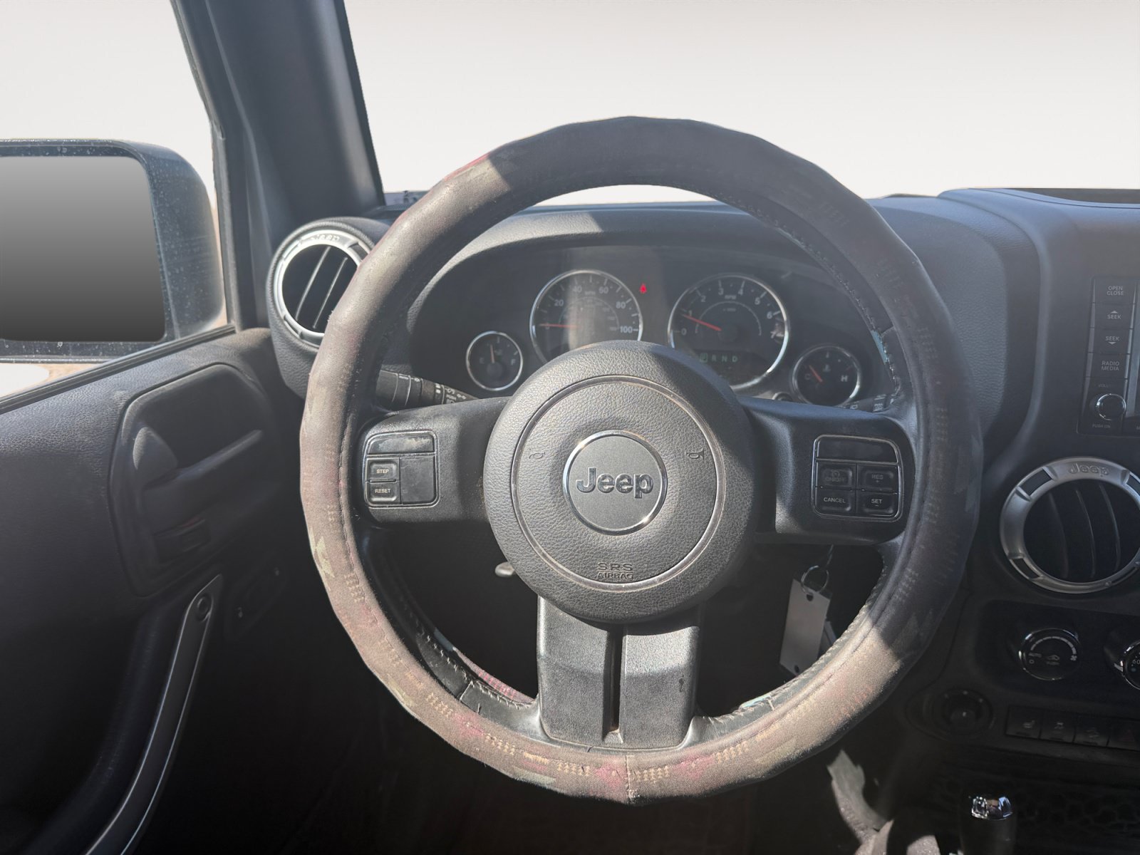 Used 2015 Jeep Wrangler Unlimited Sahara AWD/4WD image 12