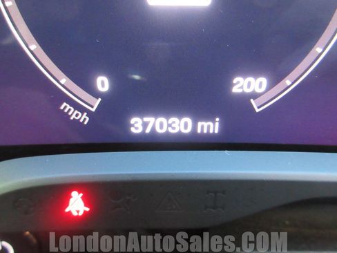 Used 2021 Porsche Taycan image 10