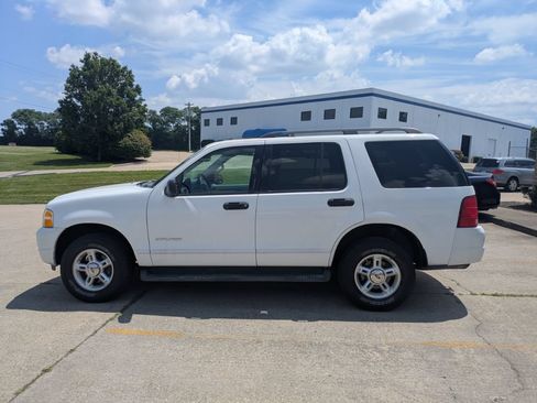 Used 2004 Ford Explorer XLT AWD/4WD image 8