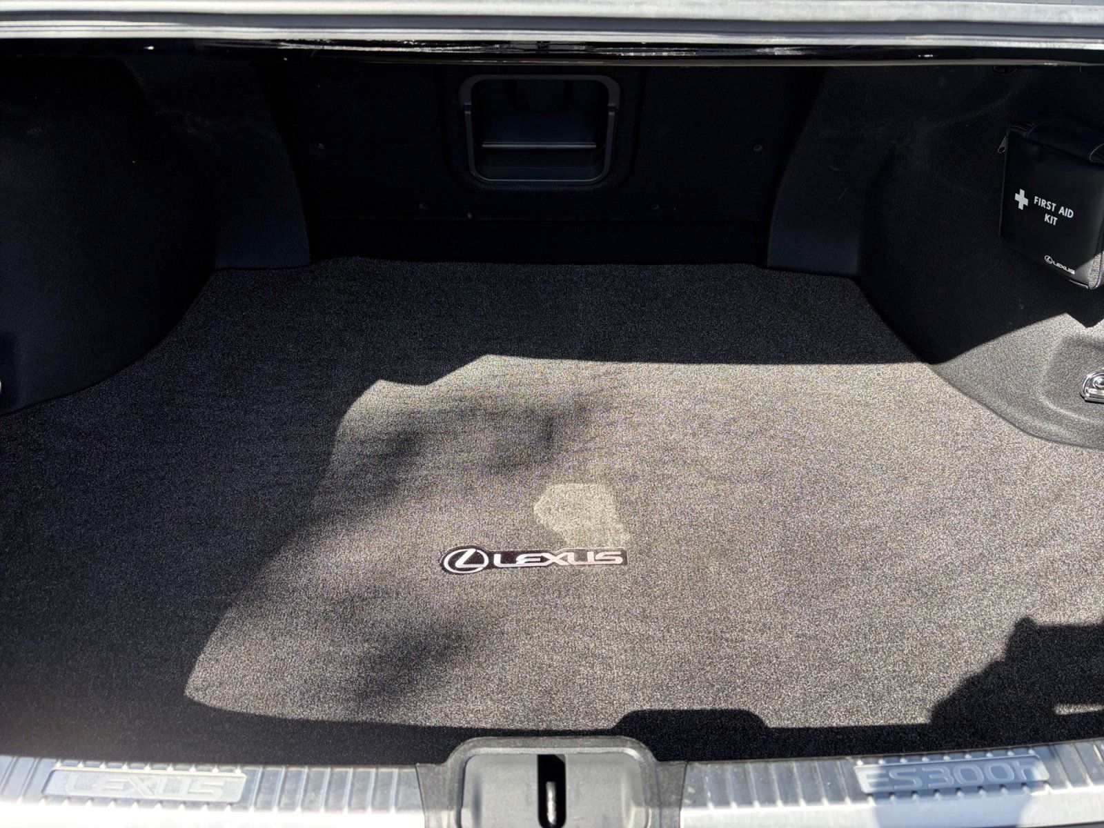 Used 2019 Lexus ES 300h w/ Accessory Package 2 FWD image 16