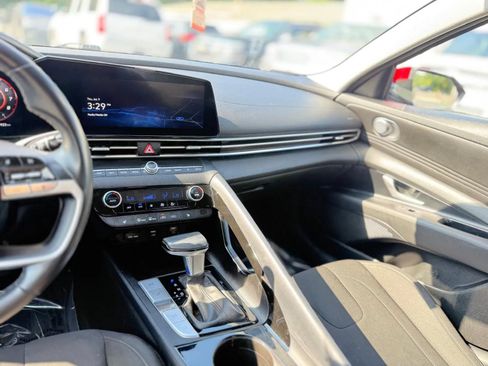 Used 2023 Hyundai Elantra SEL w/ Convenience Package FWD image 19