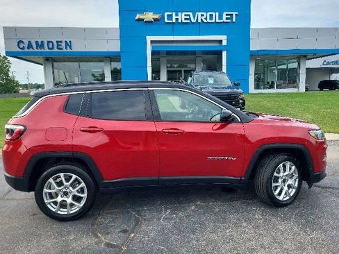 Used 2025 Jeep Compass Limited AWD/4WD image 16
