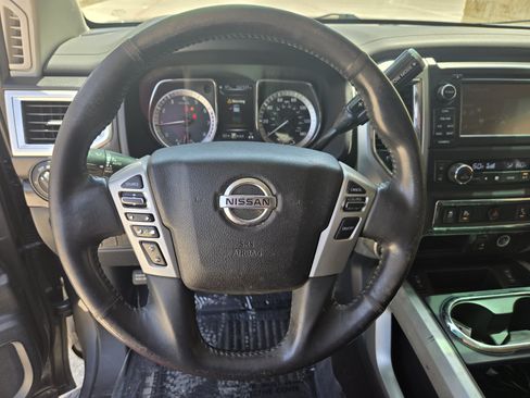 Used 2017 Nissan Titan SV AWD/4WD image 12