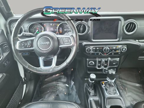 Used 2023 Jeep Wrangler Unlimited Sahara AWD/4WD image 13