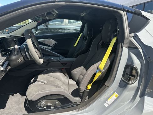 Used 2024 Chevrolet Corvette Stingray Premium Cpe w/ 3LT RWD image 3