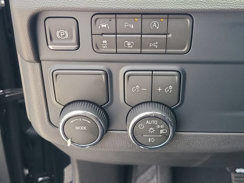 New 2026 Chevrolet Suburban LT w/ Comfort Package RWD image 24