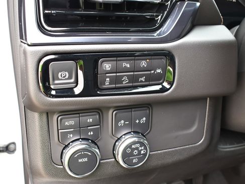 Used 2025 GMC Yukon AT4 image 17