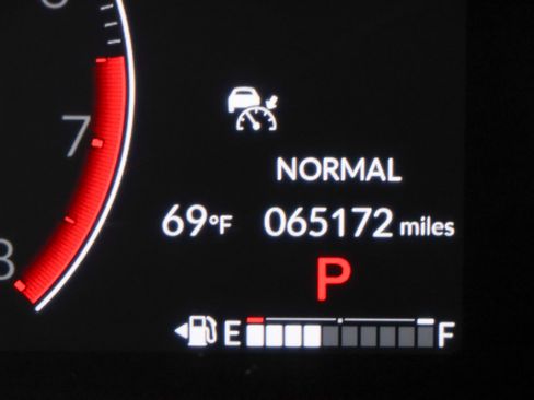 Used 2023 Honda Pilot Touring image 16
