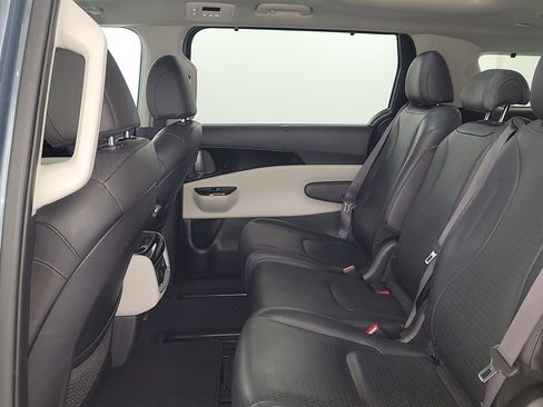 Used 2024 Kia Carnival SX Prestige image 14