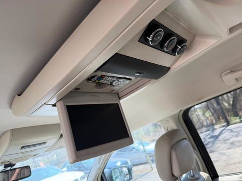 Used 2014 Chrysler Town & Country Touring-L w/ Driver Convenience Group image 36