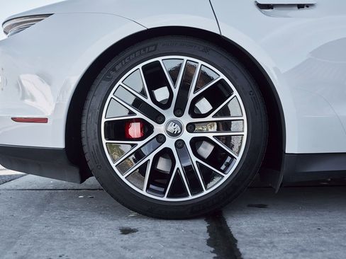 Used 2023 Porsche Taycan 4S w/ Premium Package image 19