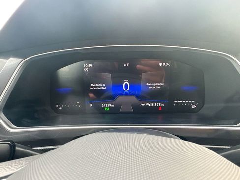 Used 2024 Volkswagen Tiguan SE image 11