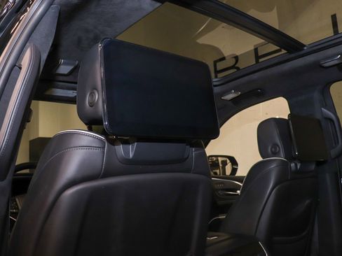 Used 2022 Cadillac Escalade ESV Sport Platinum w/ LPO, ONYX Package image 21