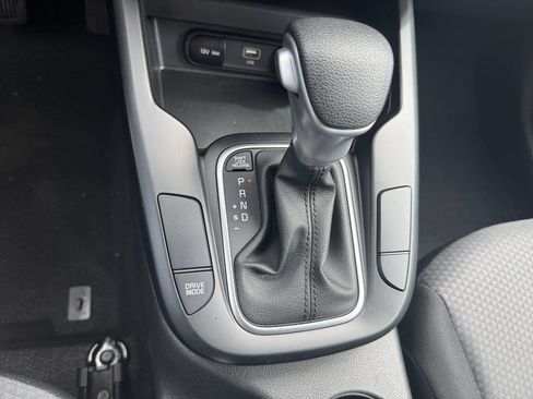 Used 2025 Kia Soul LX w/ LX Technology Package FWD image 24