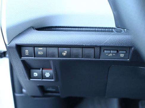 Used 2025 Toyota Sienna LE image 25