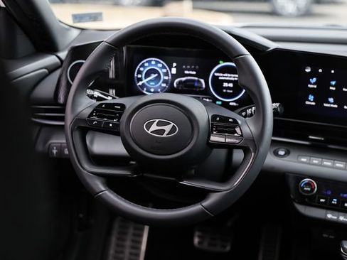 Certified 2025 Hyundai Elantra SEL FWD image 26