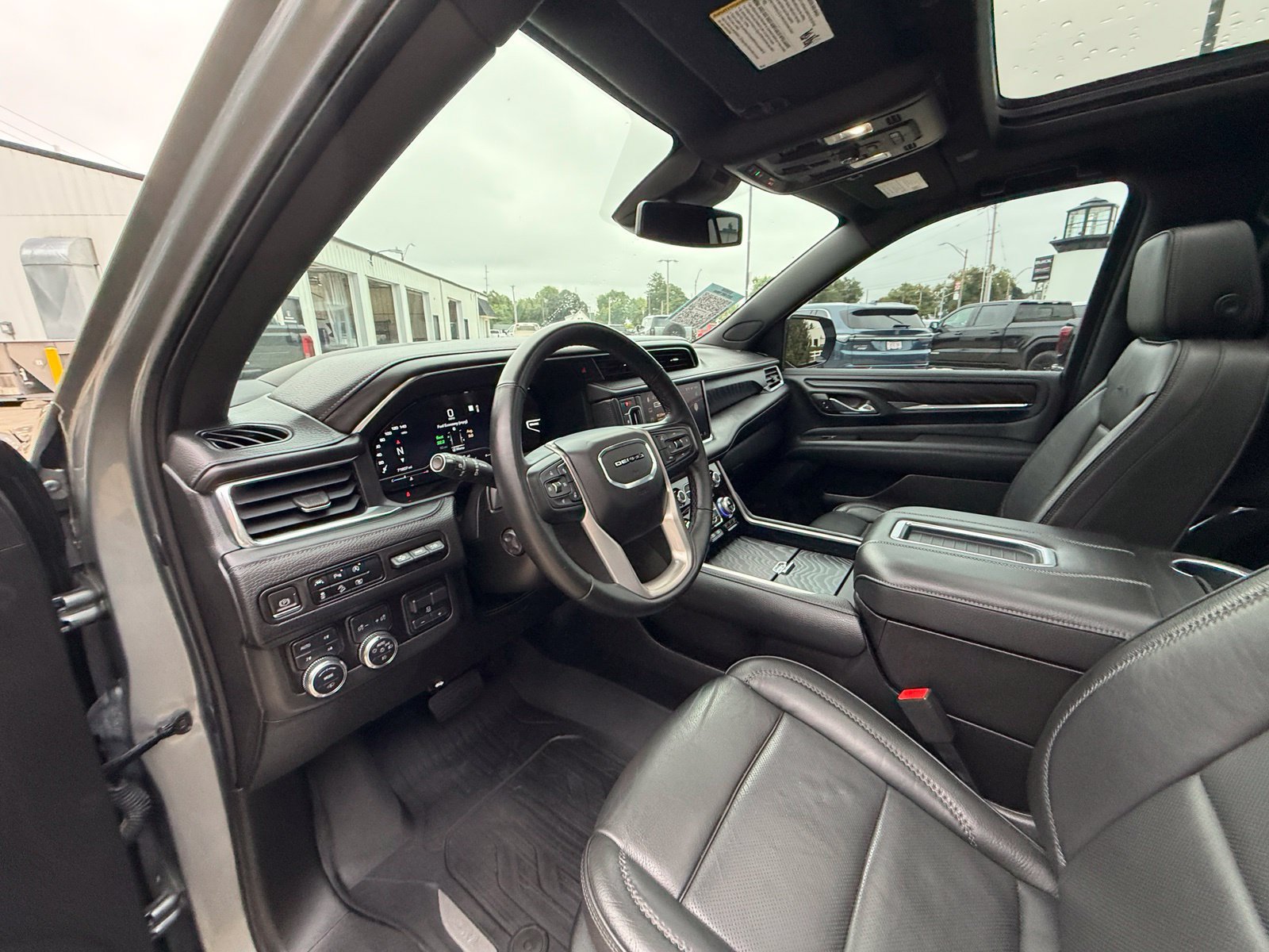 Used 2023 GMC Yukon Denali w/ Max Trailering Package AWD/4WD image 10