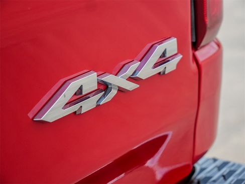 Used 2024 RAM 1500 Laramie image 12