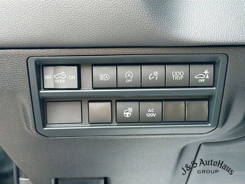Used 2024 Toyota Tundra Limited AWD/4WD image 10