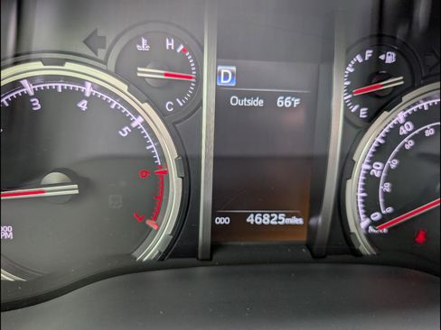 Used 2023 Toyota 4Runner TRD Off-Road Premium w/ Off Road Premium Plus Package AWD/4WD image 10