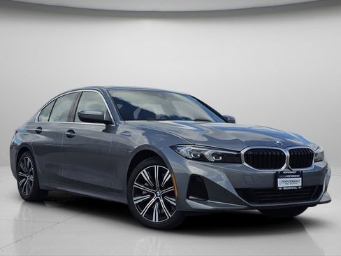 Used 2025 BMW 330i xDrive Sedan w/ Convenience Package AWD/4WD image 2