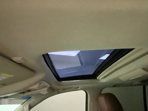 Used 2016 Cadillac Escalade Premium image 21