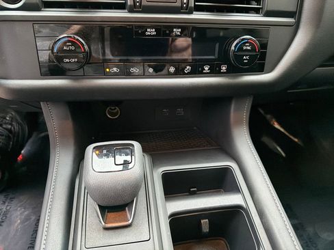 Used 2025 Nissan Pathfinder S image 26